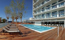 Imatge de la piscina de l'Hotel Atenea Port